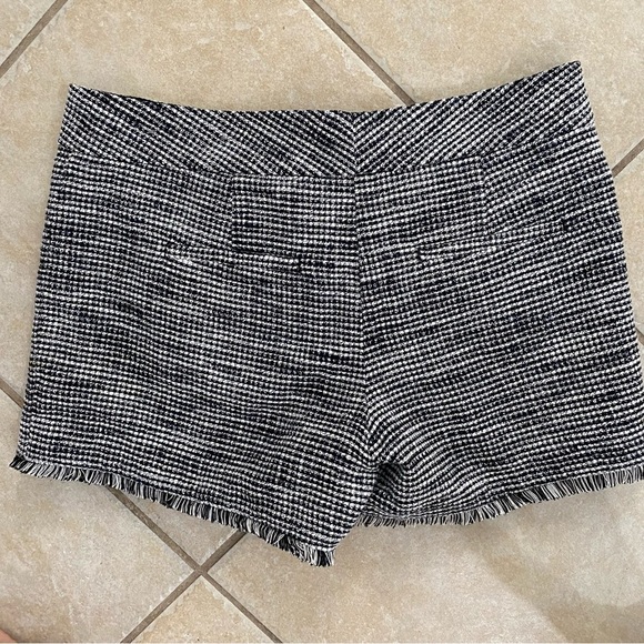 Ann Taylor Black & White Shorts Sz.4 - Picture 3 of 3